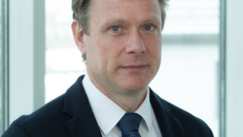 Portrait von Prof. Hagen Huttner.