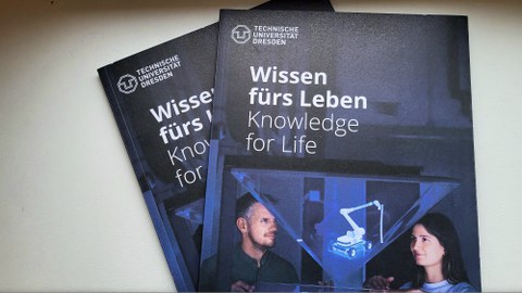 Zwei Imagebroschüren 